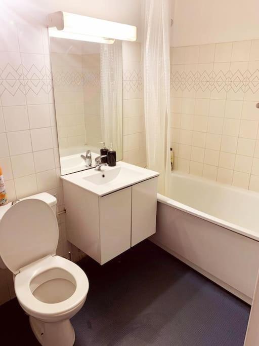 Apartment Dans Avec Piscine A 50m De La
