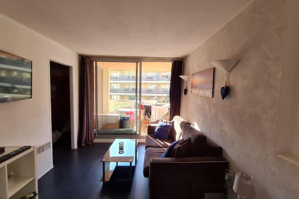 Apartment Dans Avec Piscine A 50m De La